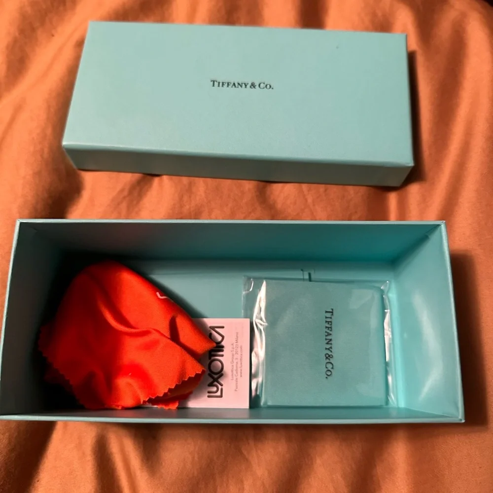NEW TIFFANY SUNGLASSES! Gorgeous! - Picture 5 of 10